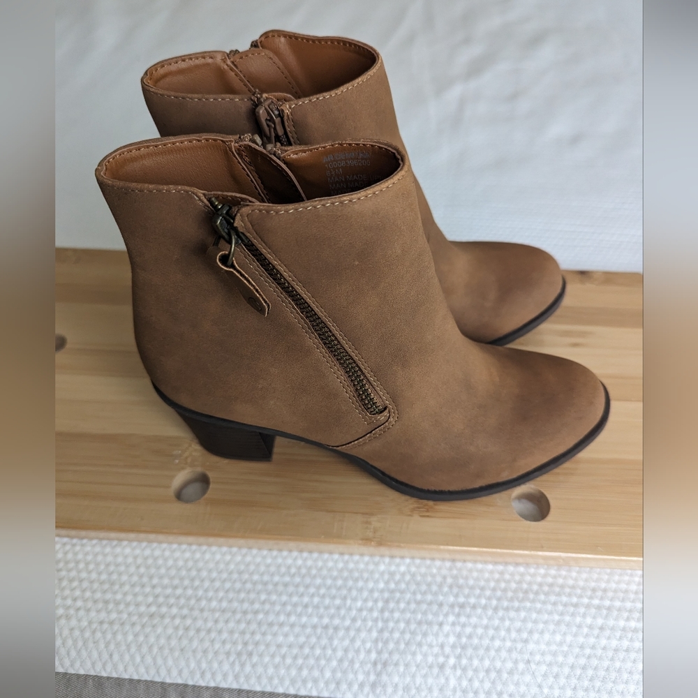 American Rag Womens Demitra  Almond Toe Ankle Fashion Boots size 6.5M.